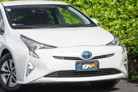 2018 Toyota Prius A Hybrid - Thumbnail