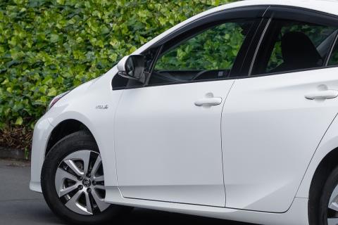 2018 Toyota Prius A Hybrid - Thumbnail