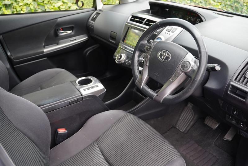 2014 Toyota Prius Alpha S Touring