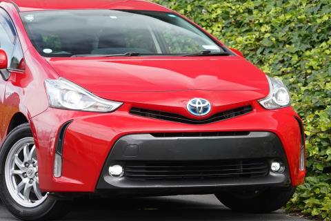 2014 Toyota Prius Alpha S Touring - Thumbnail