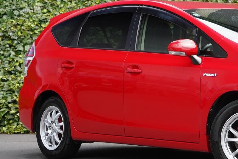 2014 Toyota Prius Alpha S Touring