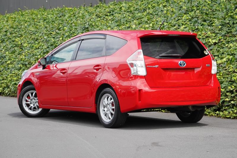 2014 Toyota Prius Alpha S Touring
