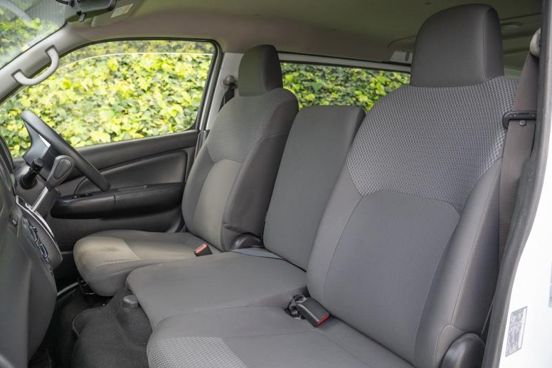 2022 Nissan NV350 / Caravan DX