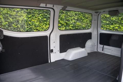 2022 Nissan NV350 / Caravan DX - Thumbnail