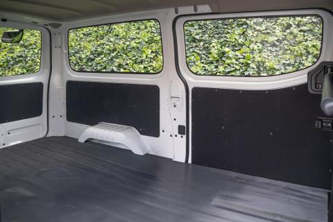 2022 Nissan NV350 / Caravan DX - Thumbnail