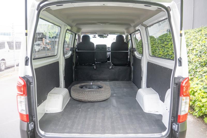 2022 Nissan NV350 / Caravan DX