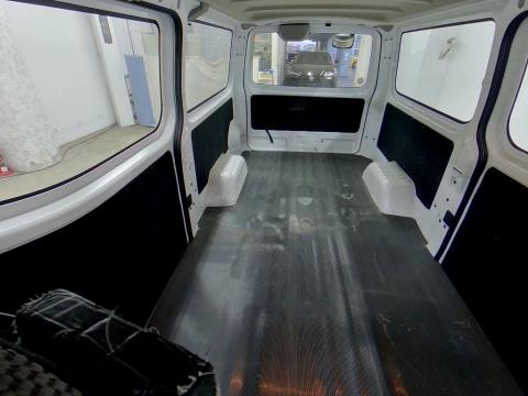2022 Nissan NV350 5 Door Petrol - Thumbnail