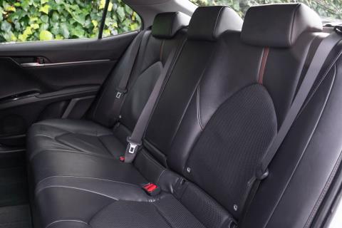 2017 Toyota Camry Hybrid G - Thumbnail