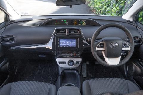 2017 Toyota Prius S Hybrid - Thumbnail
