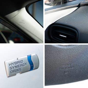 2017 Toyota Prius S Hybrid - Thumbnail