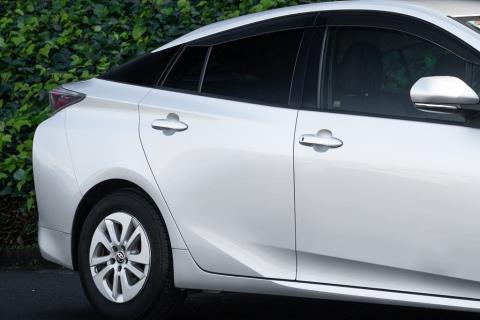 2017 Toyota Prius S Hybrid - Thumbnail