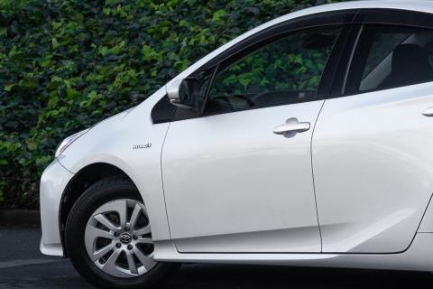 2017 Toyota Prius S Hybrid - Thumbnail