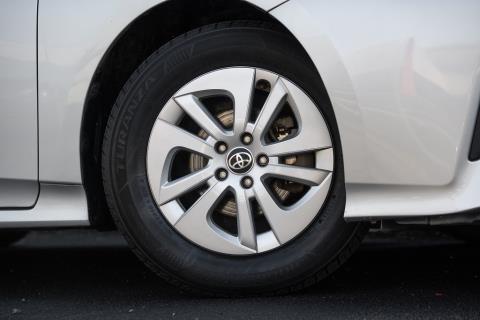 2017 Toyota Prius S Hybrid - Thumbnail