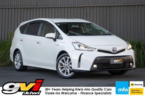 2015 Toyota Prius Alpha S Touring - Thumbnail