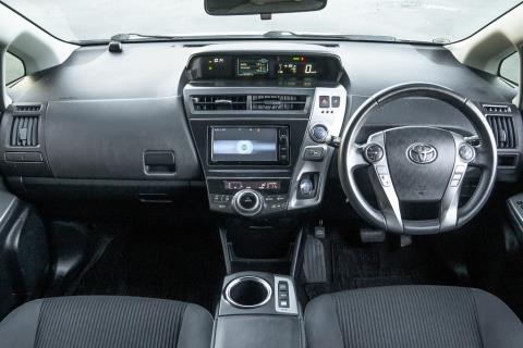 2015 Toyota Prius Alpha S Touring - Thumbnail