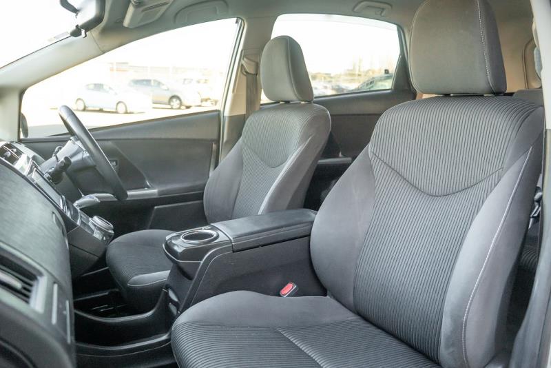 2015 Toyota Prius Alpha S Touring