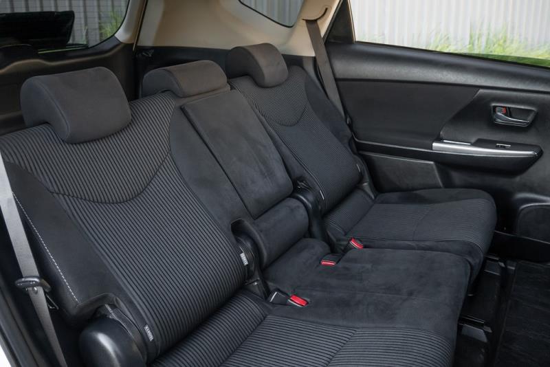 2015 Toyota Prius Alpha S Touring