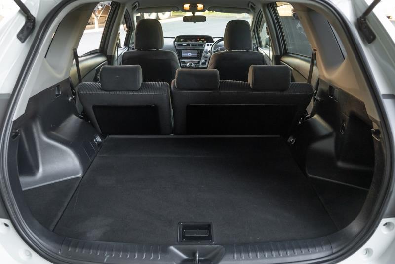 2015 Toyota Prius Alpha S Touring