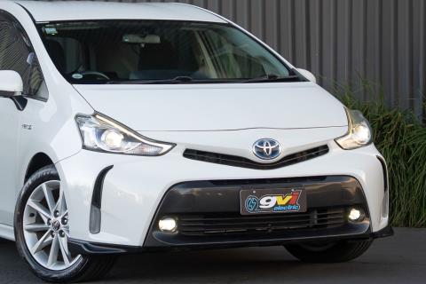 2015 Toyota Prius Alpha S Touring - Thumbnail