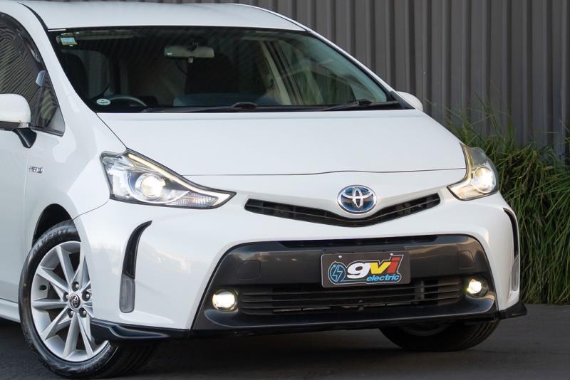 2015 Toyota Prius Alpha S Touring