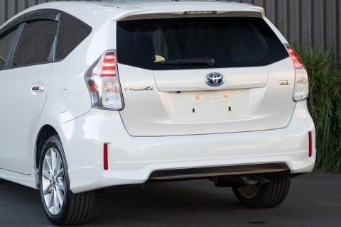 2015 Toyota Prius Alpha S Touring - Thumbnail