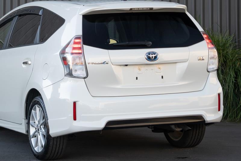 2015 Toyota Prius Alpha S Touring