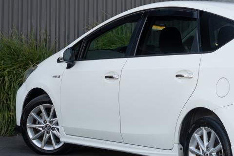 2015 Toyota Prius Alpha S Touring - Thumbnail