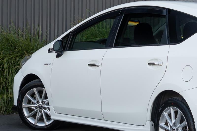 2015 Toyota Prius Alpha S Touring