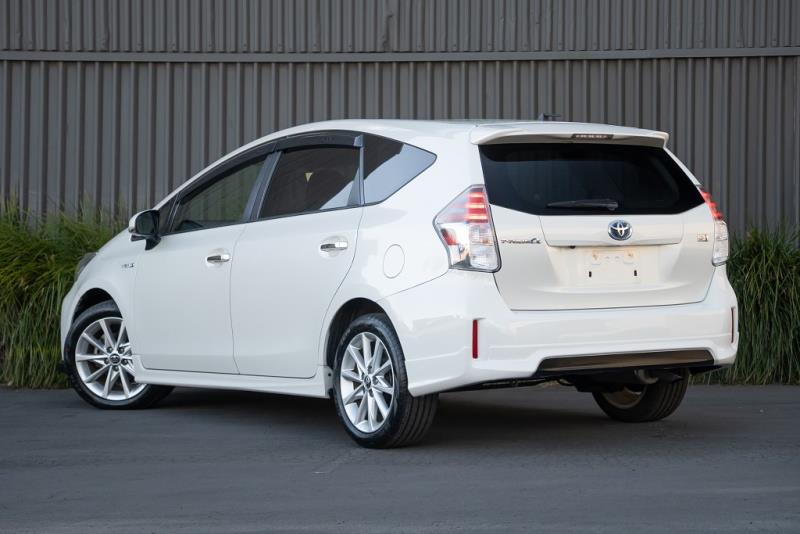 2015 Toyota Prius Alpha S Touring