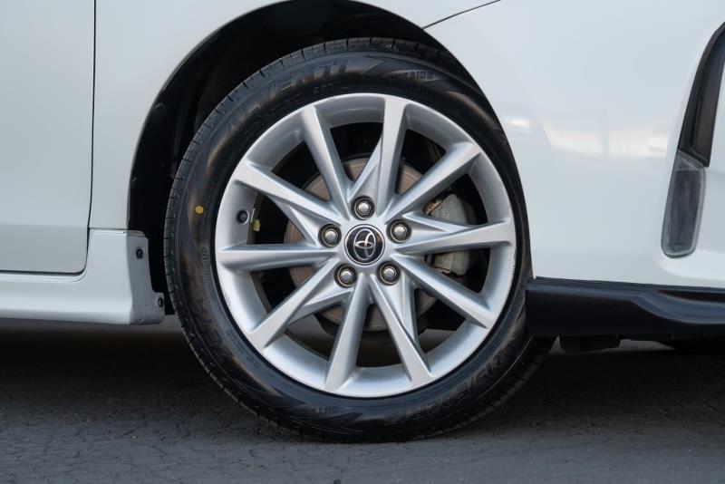 2015 Toyota Prius Alpha S Touring