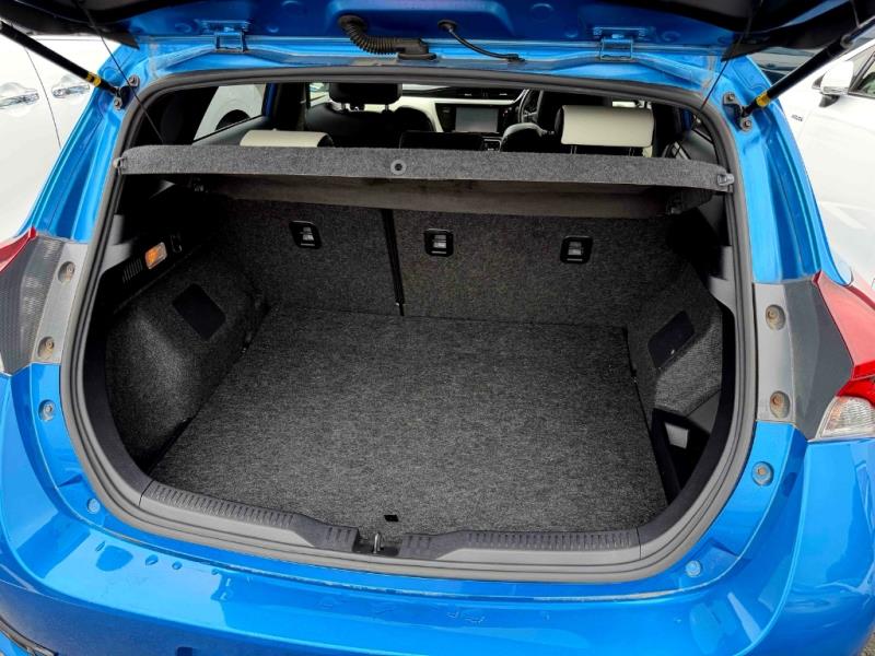 2016 Toyota Auris Hybrid / Corolla
