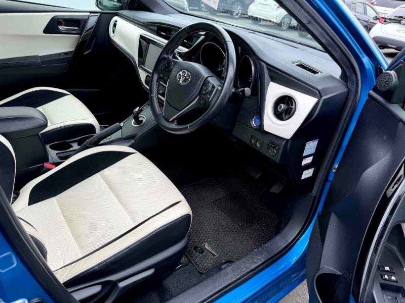 2016 Toyota Auris Hybrid / Corolla