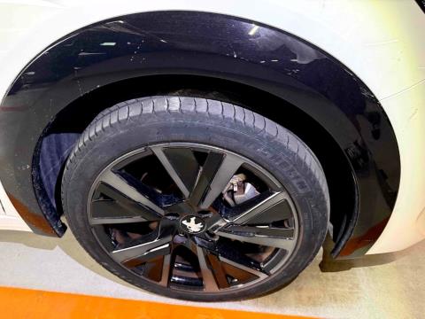 2023 Peugeot e-208 GT Electric - Thumbnail