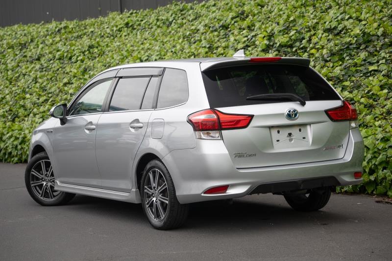 2015 Toyota Corolla Fielder G Hybrid