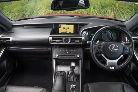 2016 Lexus IS 300h F Sport - Thumbnail