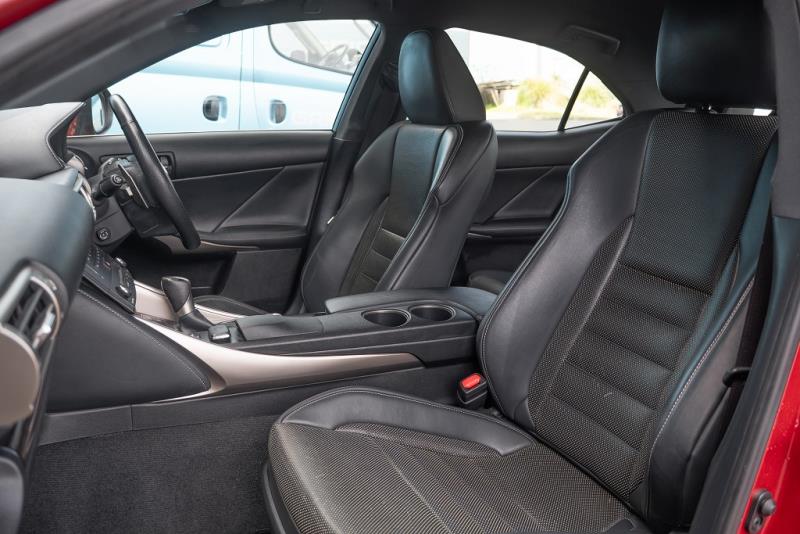 2016 Lexus IS 300h F Sport