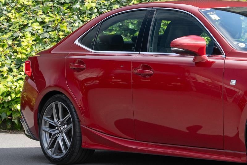 2016 Lexus IS 300h F Sport