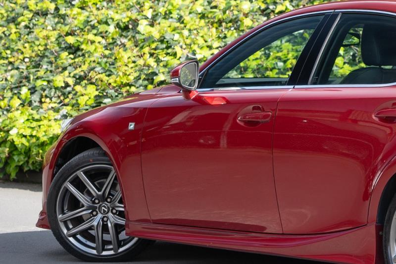 2016 Lexus IS 300h F Sport