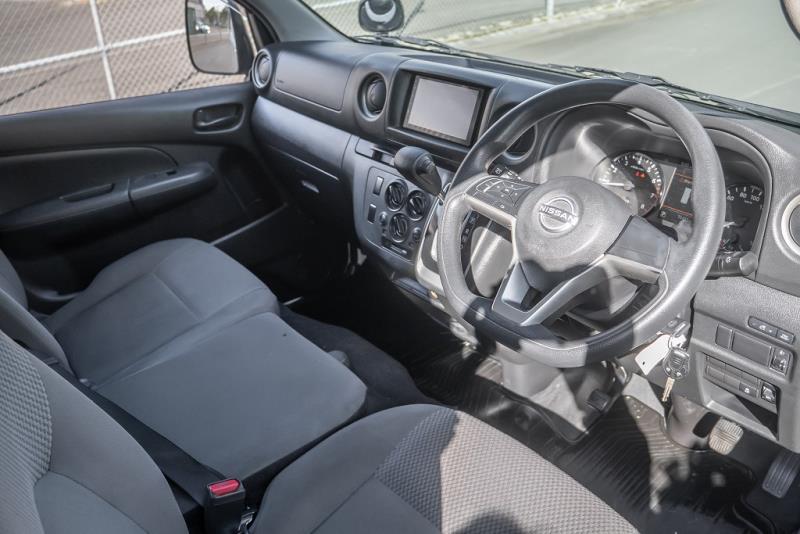 2022 Nissan NV350 / Caravan 5 Door