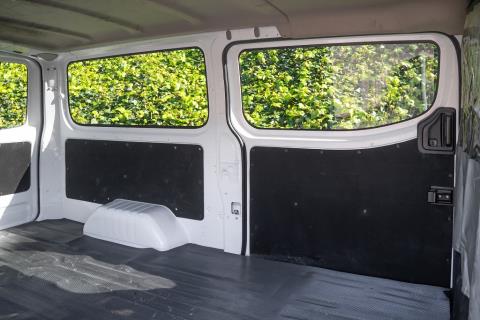 2022 Nissan NV350 / Caravan 5 Door - Thumbnail