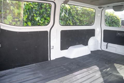2022 Nissan NV350 / Caravan 5 Door - Thumbnail