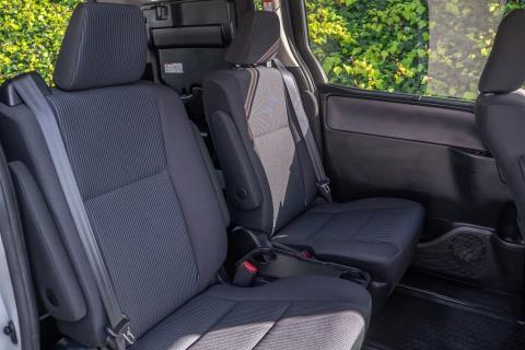 2015 Toyota Voxy X Hybrid / Noah X - Thumbnail
