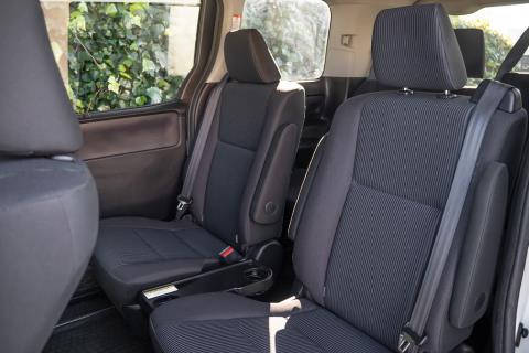 2015 Toyota Voxy X Hybrid / Noah X - Thumbnail
