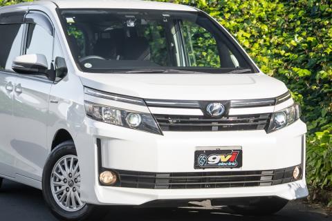 2015 Toyota Voxy X Hybrid / Noah X - Thumbnail