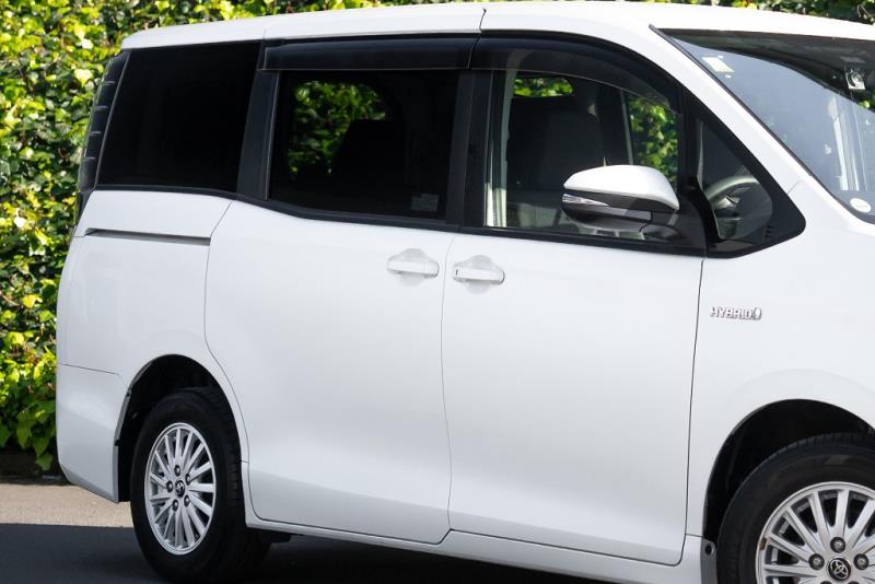 2015 Toyota Voxy X Hybrid / Noah X