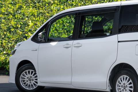 2015 Toyota Voxy X Hybrid / Noah X - Thumbnail