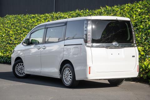 2015 Toyota Voxy X Hybrid / Noah X - Thumbnail
