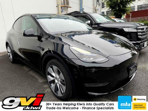 2023 Tesla Model Y Long Range - Thumbnail