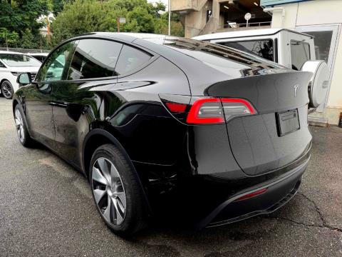2023 Tesla Model Y Long Range - Thumbnail