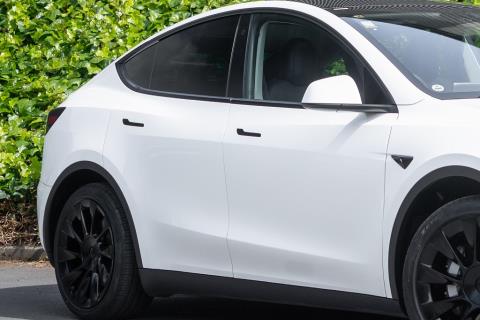2022 Tesla Model Y RWD 60kWh - Thumbnail